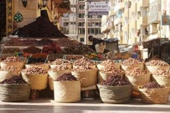 موسم
التمور
يزدهر
في
أسوان..
والبلح
الأسواني
يسبق
رمضان
إلى
الأسواق