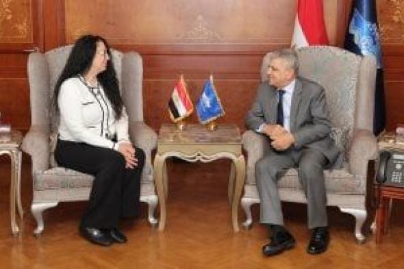 الفريق
أسامة
ربيع
يبحث
مع
وفد
سيمنس
سبل
التعاون
في
مجالات
التدريب