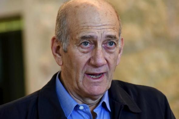 أولمرت:
محاولة
تطهير
عرقي
تجري
في
الضفة
الغربية
بدعم
رسمي