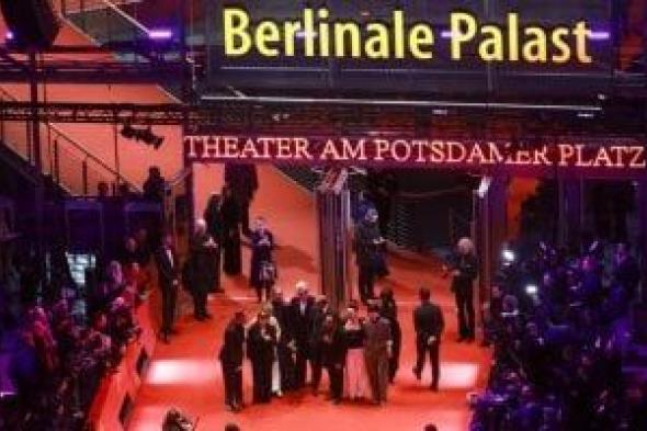 ميشيل
يوه
وشون
بيكر
ونيل
باتريك
هاريس
على
ريد
كاربت
حفل
افتتاح
مهرجان
برلين