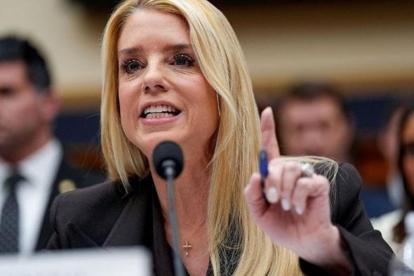 تلاسُن بين المدعية العامة الأميركية وأعضاء لجنة استماع في الكونغرس