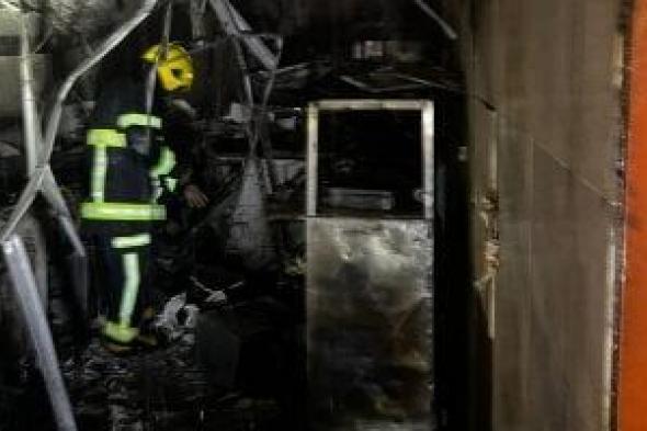 السيطرة
على
حريق
محل
حلويات
وشقة
تستخدم
كوافير
فى
السلام..
صور