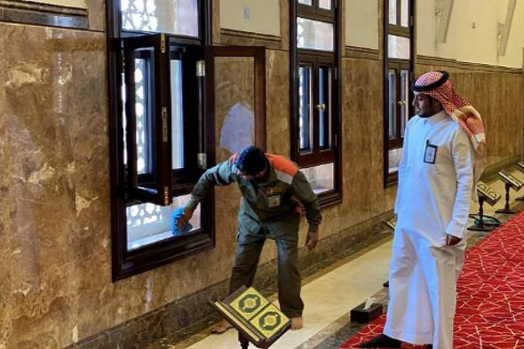 استعدادا
    لشهر
    رمضان..
    الشؤون
    الإسلامية
    بجازان
    تنفذ
    أكثر
    من
    31
    ألف
    جولة
    تفقدية
    على
    المساجد