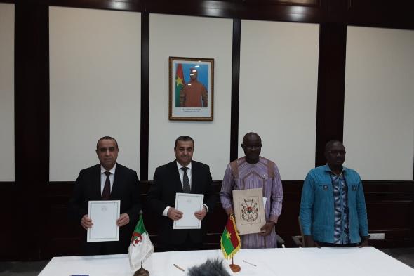 التوقيع
على
محضر
مباحثات
بين
الجزائر
وبوركينافاسو
في
مجالات
المحروقات
والطاقة
والمناجم
والتكوين