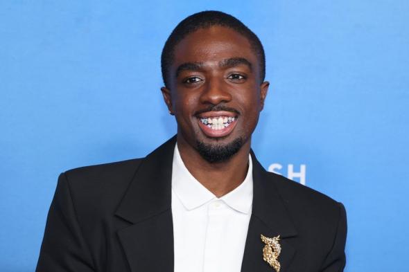 نجم
Stranger
Things
يرفض
شائعات
الحلقة
السرية
ويؤكد
انتهاء
المسلسل
بعد
عقد
من
المغامرات