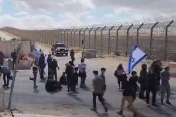 نشطاء
إسرائيليون
يزرعون
أشجاراً
على
الحدود
اللبنانية
ويطالبون
بتجديد
الاستيطان