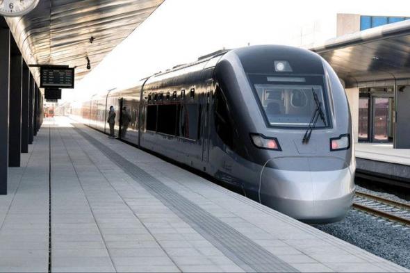 إبراهيم وسارة مواطنان يقودان مستقبل النقل بالسكك الحديدية في الإمارات