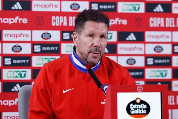 سيميوني
      بعد
      الفوز
      على
      برشلونة:
      الجماهير
      كانت
      بحاجة
      إلى
      هذا
      النوع
      من
      المباريات..
      وجريزمان
      أسطورة