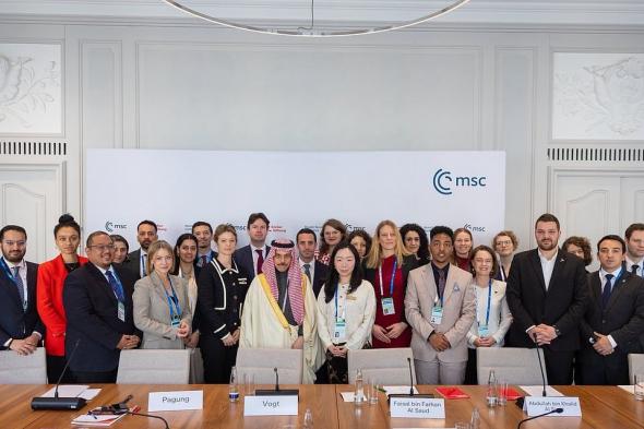 وزير
    الخارجية
    يشارك
    في
    جلسة
    حوارية
    مع
    مجموعة
    قادة
    ميونخ
    للشباب