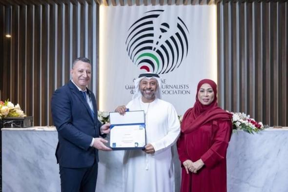 إماراتي
      مستشاراً
      دولياً
      للإعلام
      المجتمعي
      وعضواً
      بمجلس
      إدارة
      المنظمة
      الدولية
      للصحافة