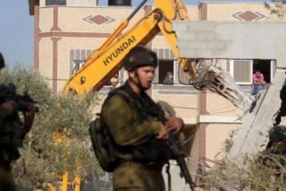 بلدية
الاحتلال
تجبر
مقدسيا
على
هدم
منزله
في
جبل
المكبر