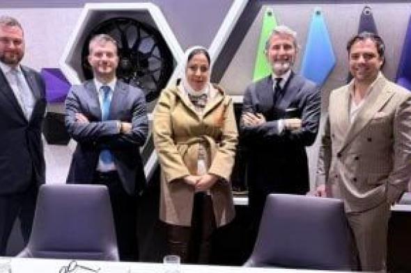 رئيس
لامبورجينى
العالمية
يؤكد
"لليوم
السابع":
أولولويتنا
هي
إرضاء
العملاء
واختيار
البعض
لزيارة
إيطاليا