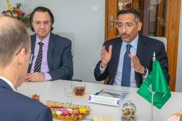 وزير
    الصناعة
    يبحث
    فرص
    توطين
    الصناعات
    الدوائية
    مع
    شركات
    عالمية
    بمدينة
    ليون
    الفرنسية