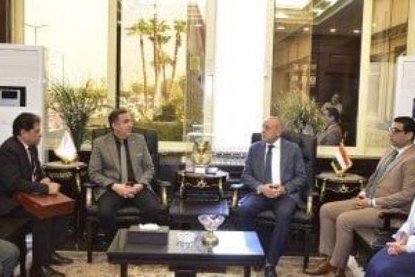 محافظ
الأقصر
يستقبل
وفد
الهيئة
العامة
للخدمات
البيطرية
لتعزيز
التعاون
الصحي
والوقائي