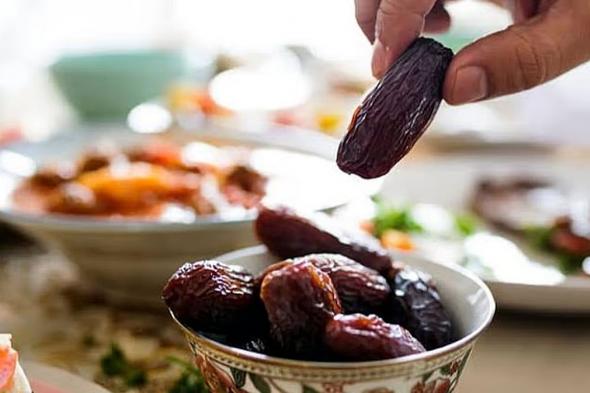 أخصائية:
    السحور
    المثالي
    يقلل
    العطش
    والجوع
    خلال
    ساعات
    الصيام