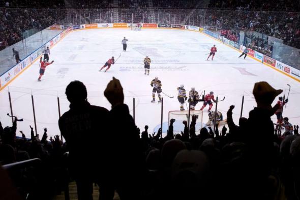 أسوأ فريق في الدوري الكندي يطلب من مشجعيه الاستحمام قبل حضور مباراته