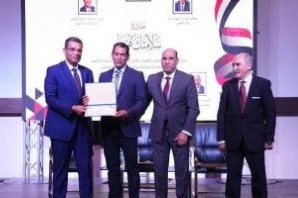 محافظ البحر الأحمر ووزير العمل يفتتحان ملتقى السلامة المهنية بالغردقة.. صور