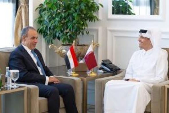 وزير الخارجية يبحث مع نظيره القطري تعزير العلاقات ومتابعة مستجدات الأوضاع