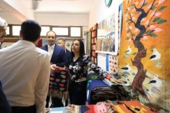 وزيرة التضامن توجه بالتعاقد على المنتجات الحرفية لمتعافى مركز العزيمة بمطروح