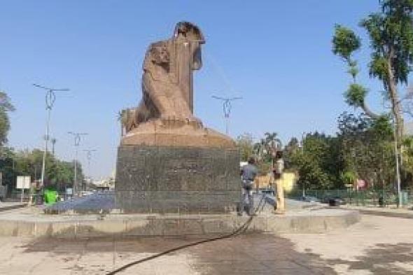 غسيل تماثيل نهضة مصر وطه حسين ونجيب محفوظ ضمن خطة تجميل ميادين الجيزة